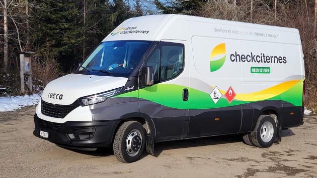 Véhicule Checkciternes pour les révisions de citernes